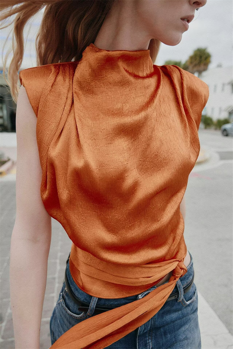 サテンショールカラーノースリーブクロップトップ、女性用エレガ - Silk Blouse のレビューと価格