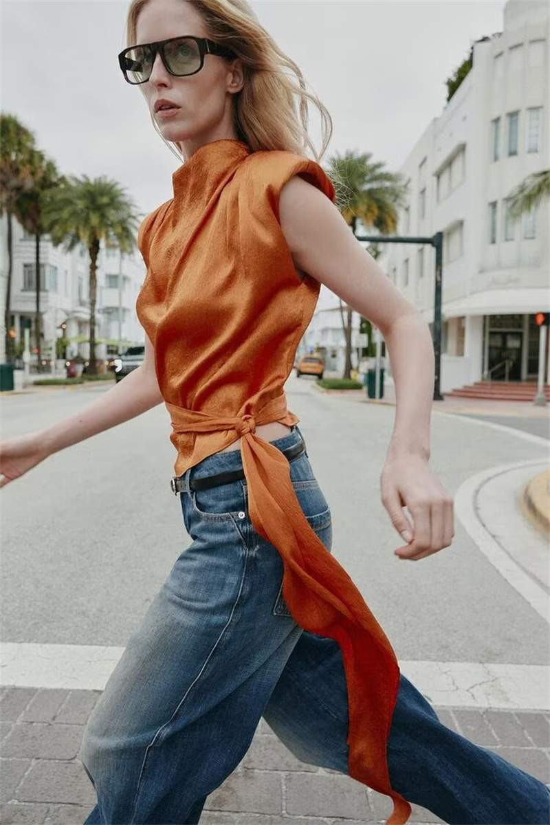 サテンショールカラーノースリーブクロップトップ、女性用エレガ - Silk Blouse のレビューと価格