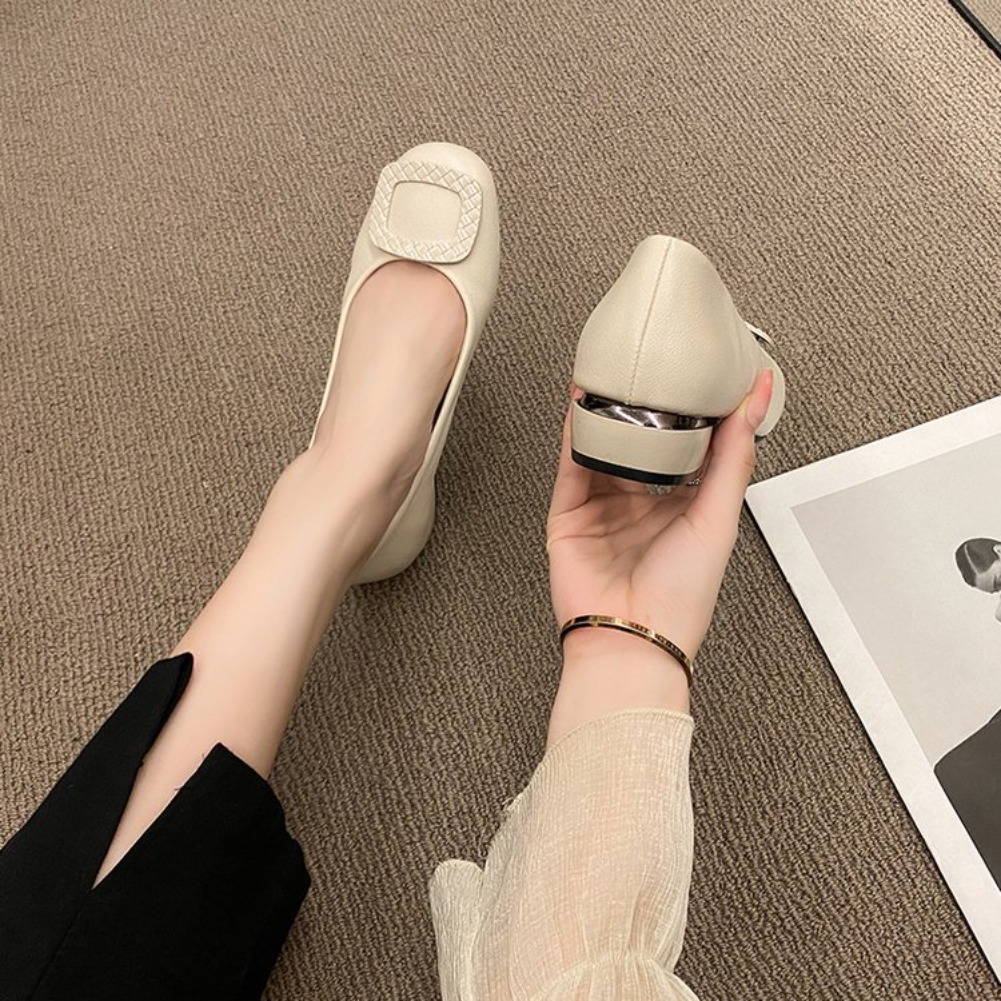 柔らかい革を使用した、牛腱革の柔らかいソールが特徴の、春・秋 - Womens Heels のレビューと価格